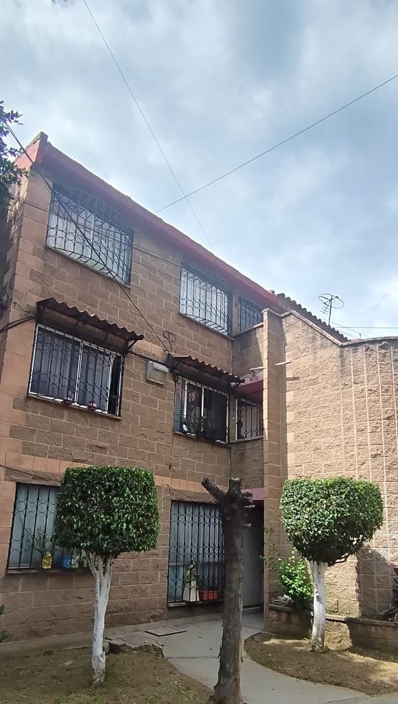 Venta de Departamento en el Segundo Nivel, en Unidad Habitacional Geovillas de San Isidro, Los Reyes la Paz.